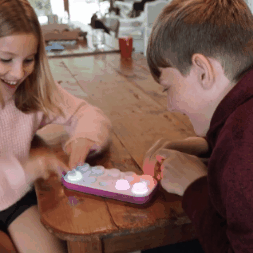 Two kids playing Button Wrestle game on Boppo