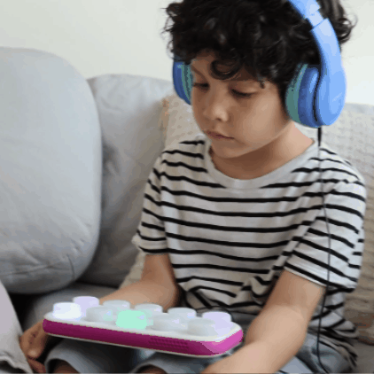 Gif listening to music on headphones on Boppo